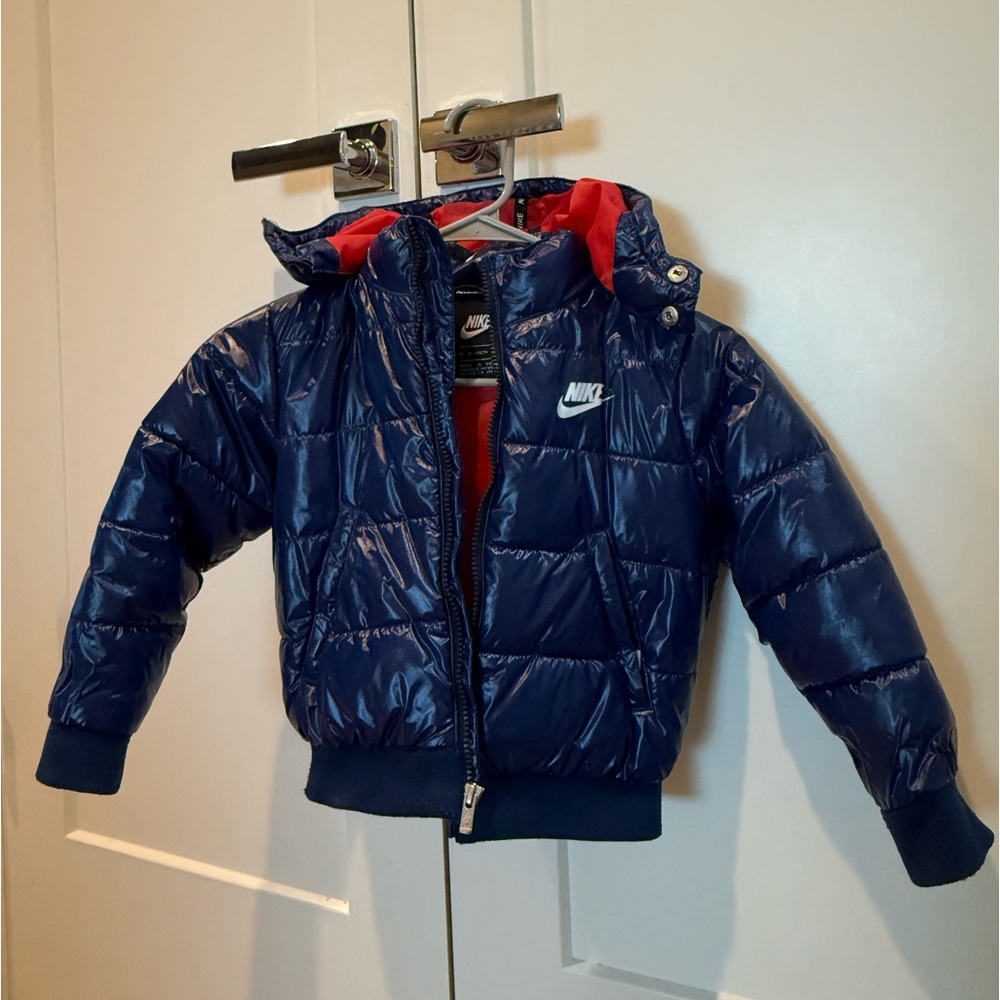 Kids Nike jacket size 4t. Great condition